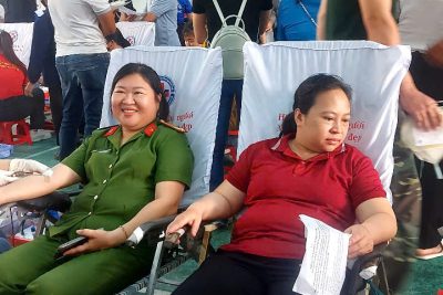 ĐOÀN VIÊN CÔNG ĐOÀN TRƯỜNG THCS HÀNH TÍN ĐÔNG TÍCH CỰC TRONG CÔNG TÁC HIẾN MÁU TÌNH NGUYỆN